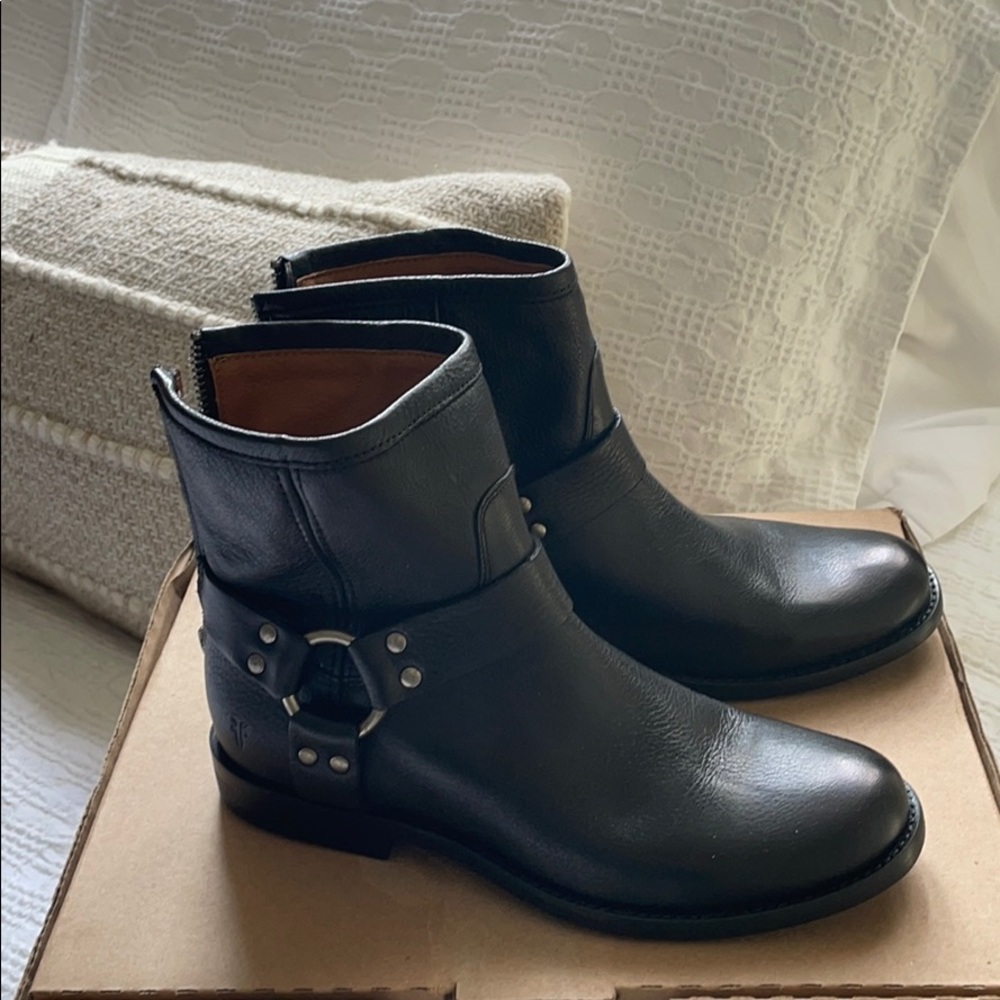 Frye Harness Boots 😍